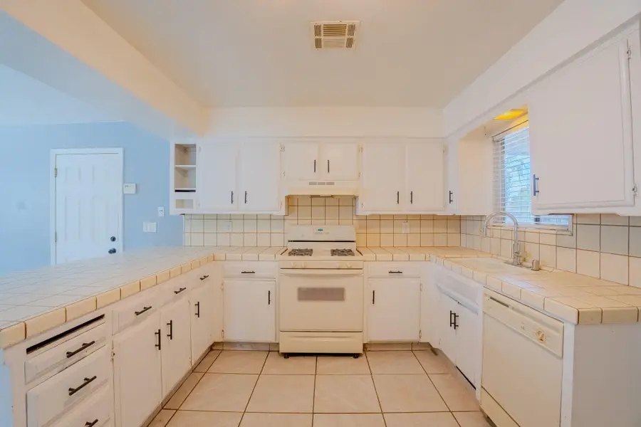 1730 S Demaree Street, Visalia, CA 93277 - #3