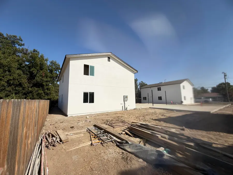 168 E Vandalia Avenue, Porterville, CA 93257 - #3