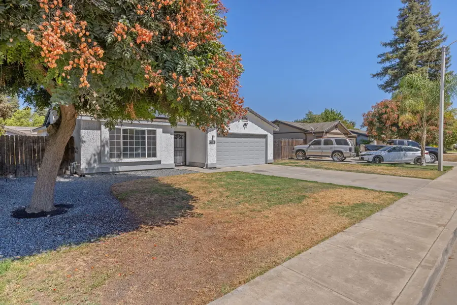 2242 W Delta Avenue, Visalia, CA 93291 - #2