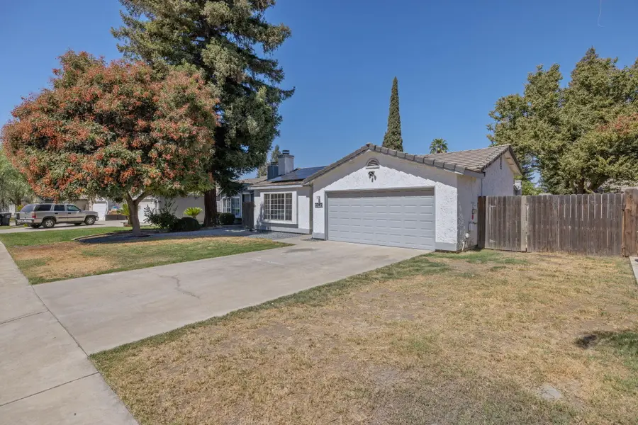 2242 W Delta Avenue, Visalia, CA 93291 - #3