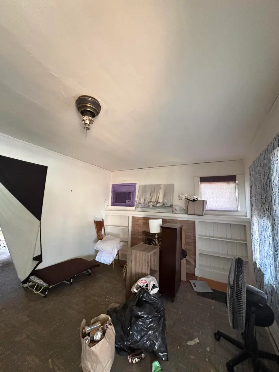 908 S Court Street, Visalia, CA 93277 - #2