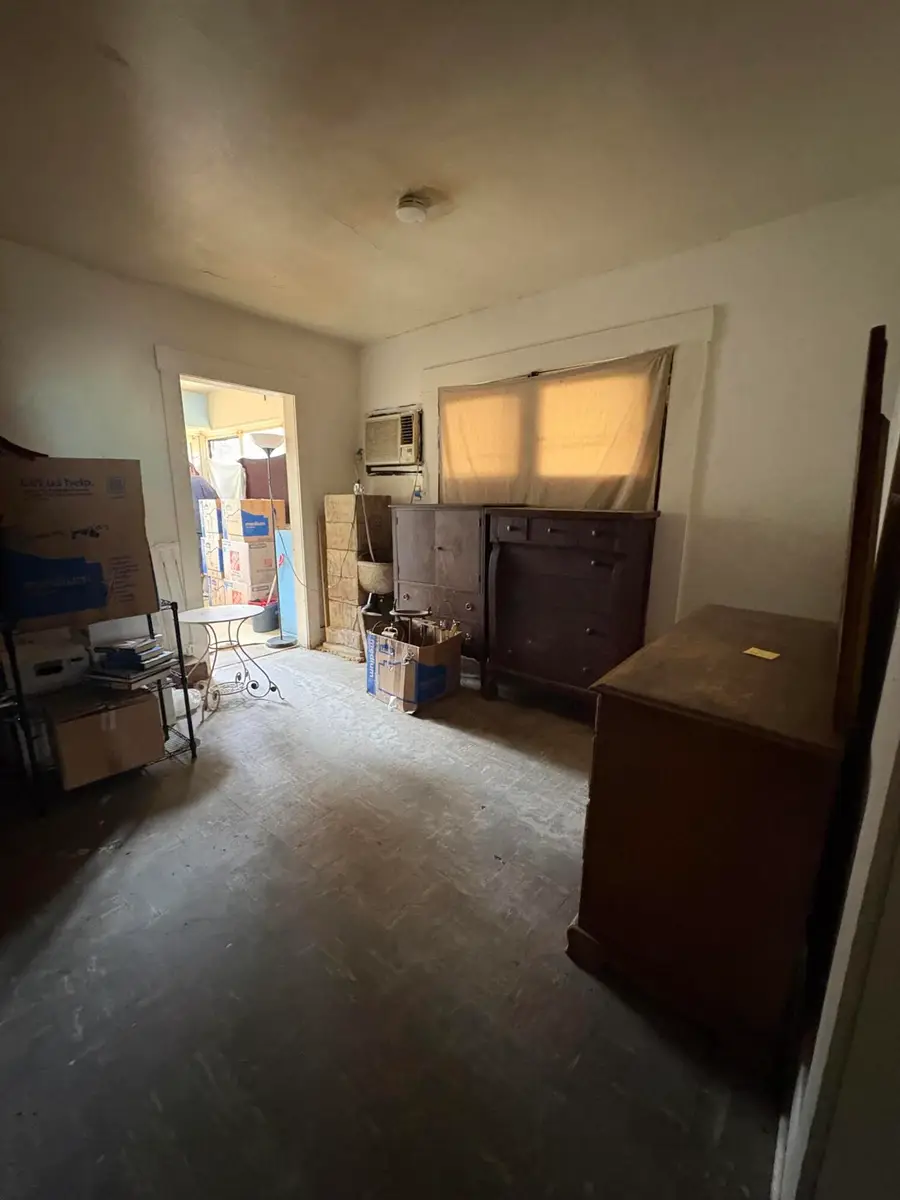 908 S Court Street, Visalia, CA 93277 - #3