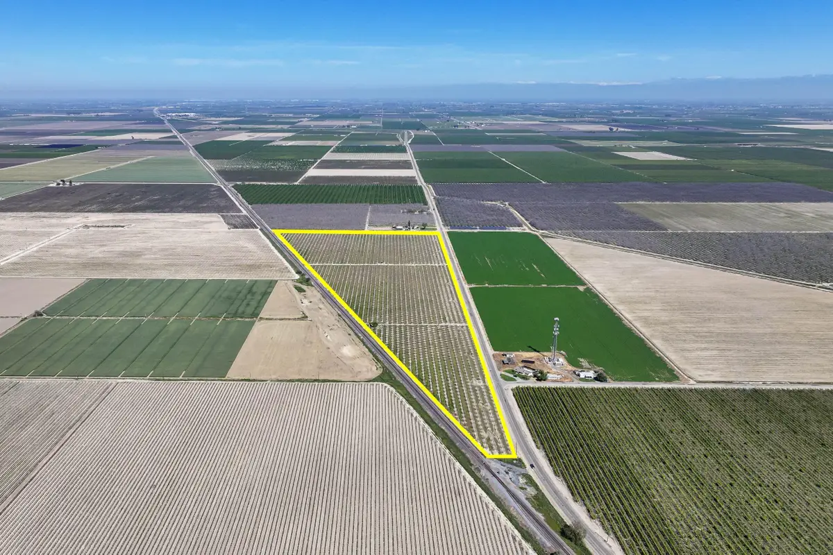 91 E Harlan Avenue, Laton, CA 93242 - #1