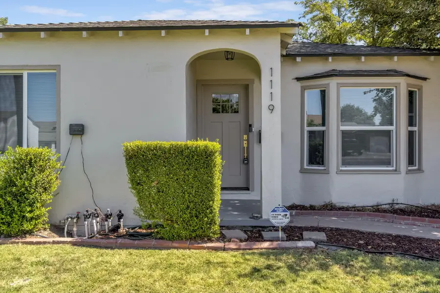 1119 N 11th Avenue, Hanford, CA 93230 - #3