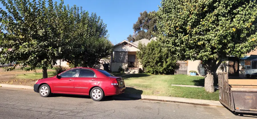 523 N G Street, Tulare, CA 93274 - #2