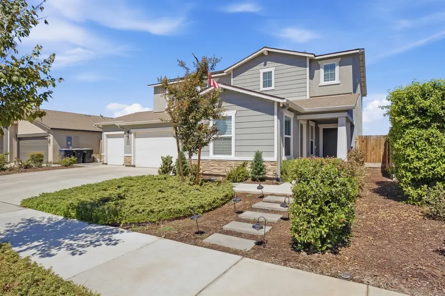 1040 W Reese Avenue, Visalia, CA 93277 - #3
