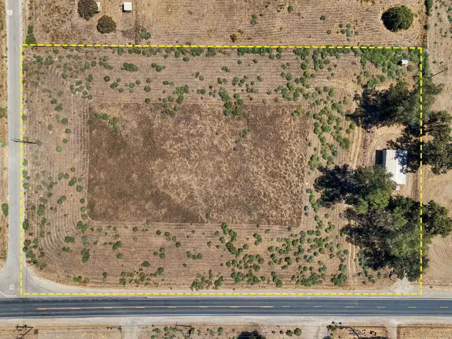 Main Drive, Woodlake, CA 93286 - #2