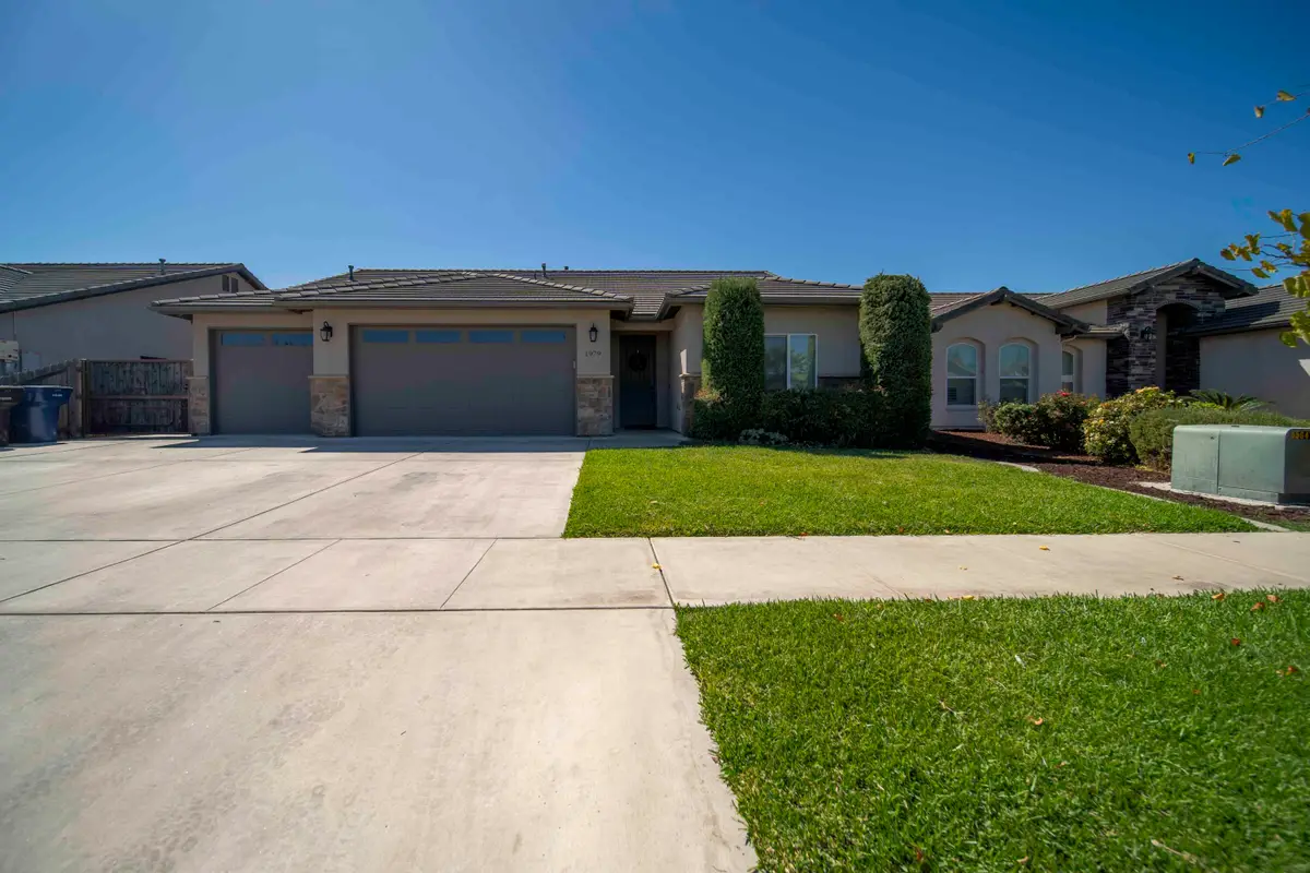 1979 Walnut, Tulare, CA 93274 - #1