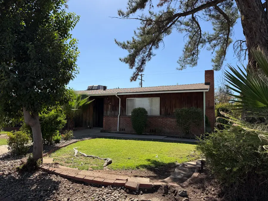 699 N Pepper Street, Woodlake, CA 93286 - #2