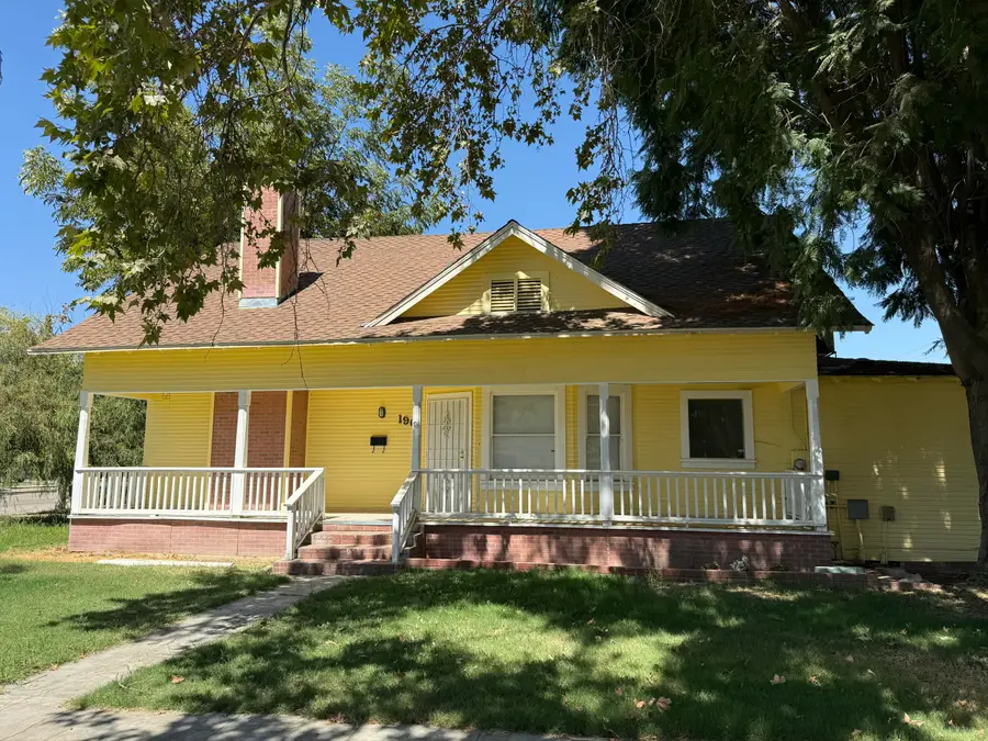 196 W Putnam, Porterville, CA 93257 - #2