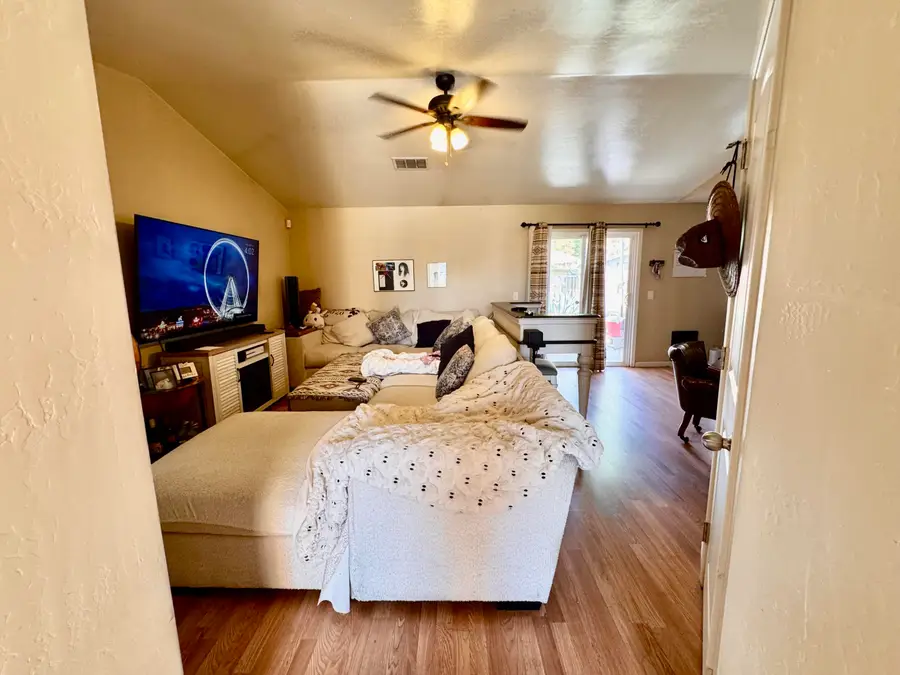 814 Tempe Drive, Hanford, CA 93230 - #3