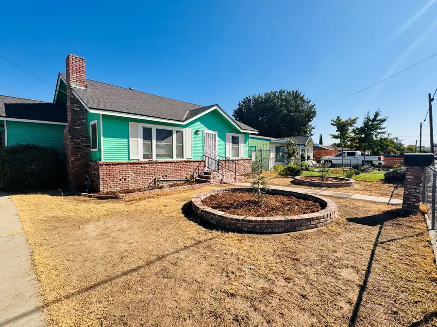 232 E Sweet Avenue, Visalia, CA 93291 - #2