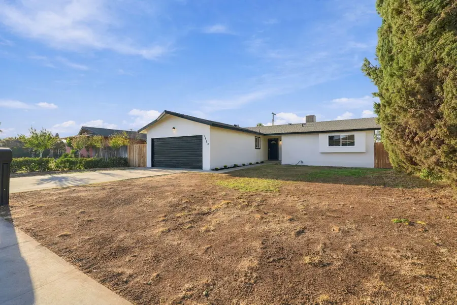 1878 E Park Way, Dinuba, CA 93618 - #3