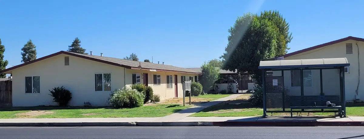 340-352 S Blackstone Street, Tulare, CA 93274 - #1