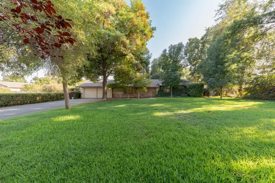 1375 Pioneer Avenue, Porterville, CA 93257 - #2