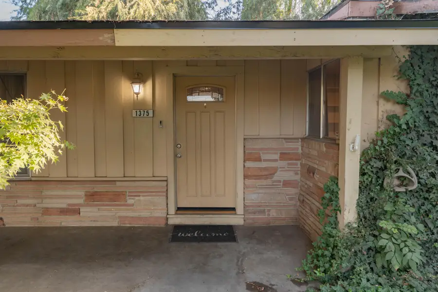 1375 Pioneer Avenue, Porterville, CA 93257 - #3
