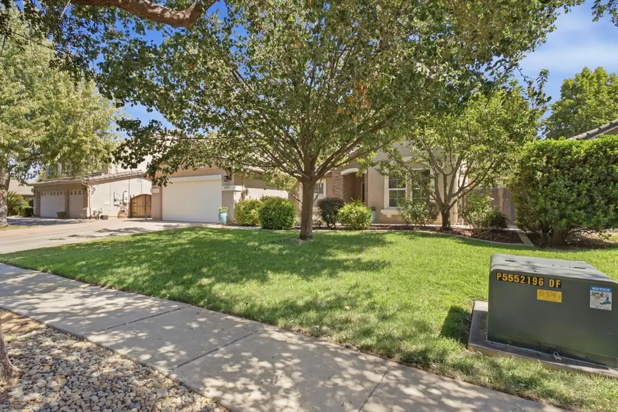 3628 N Vickie Court, Visalia, CA 93291 - #3