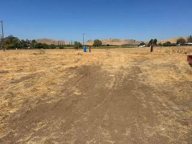 740 E Mulberry Avenue, Porterville, CA 93257 - #3