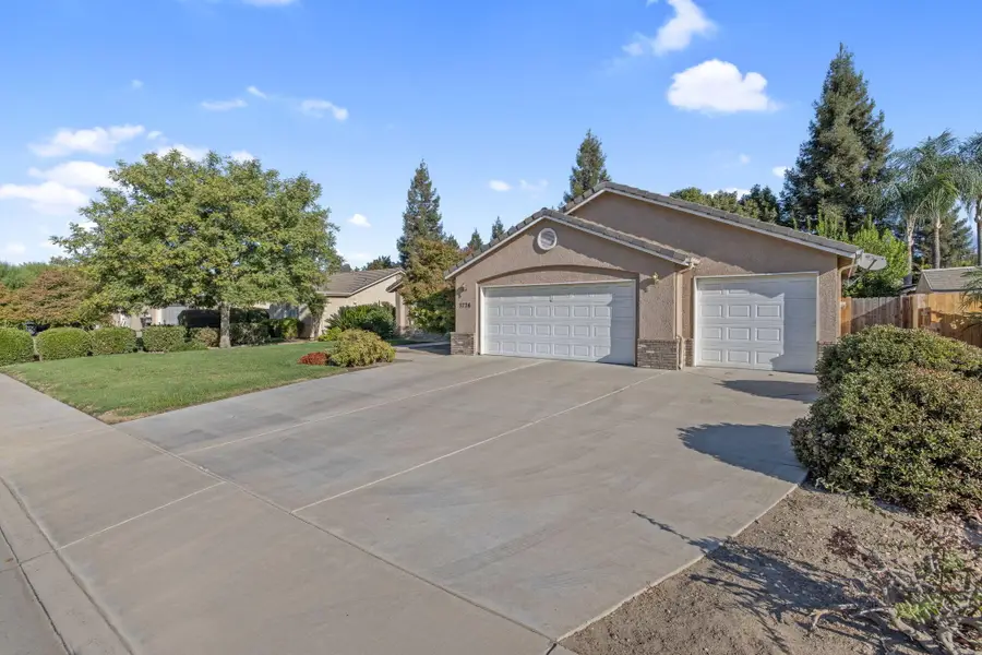 2728 W Oakridge Avenue, Visalia, CA 93291 - #2