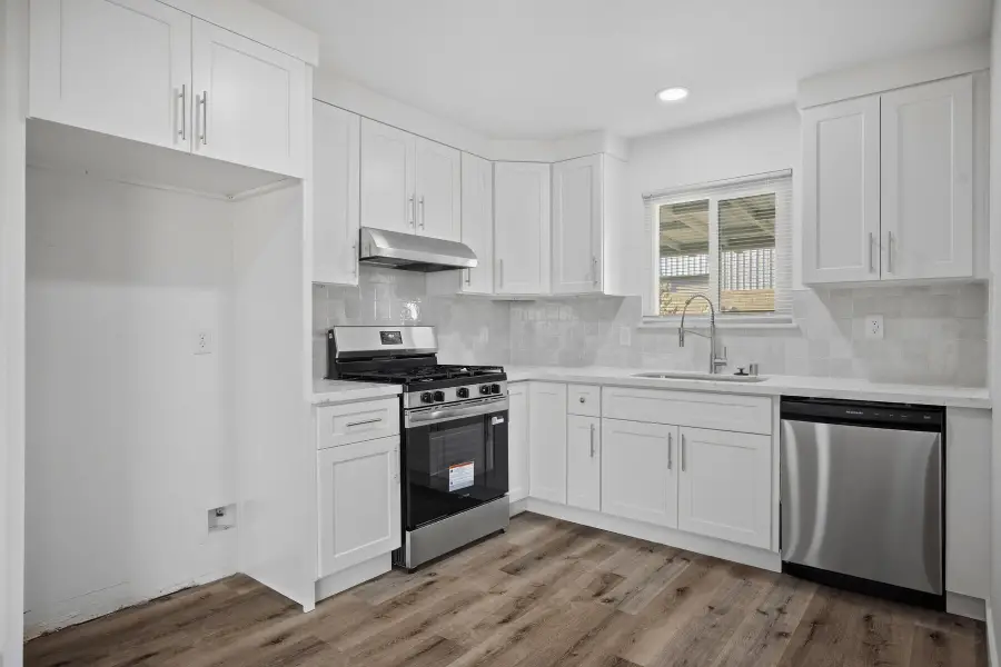 742 W Devon Avenue, Porterville, CA 93257 - #2