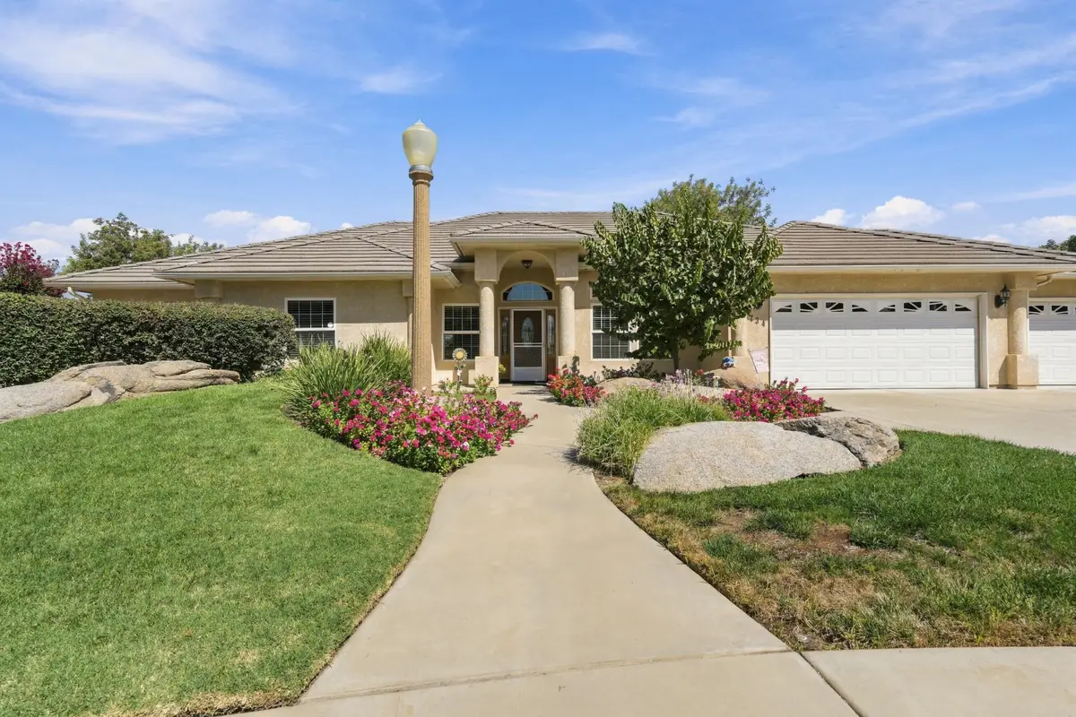 734 W Monte Verde Avenue, Visalia, CA 93277 - #1