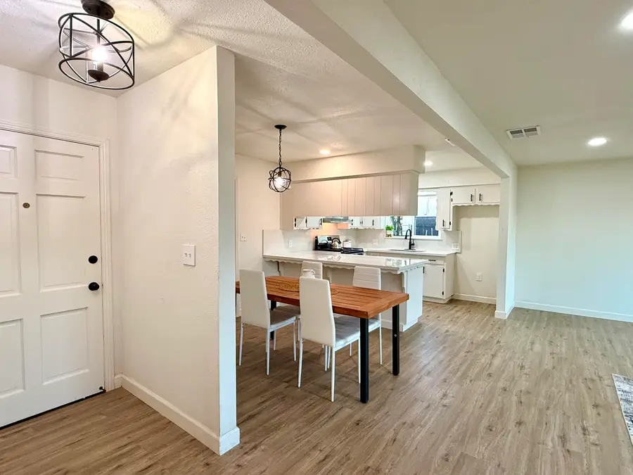 2263 E Cleo Avenue, Porterville, CA 93257 - #3
