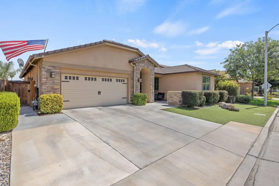 3932 S Avocado Street, Visalia, CA 93277 - #3