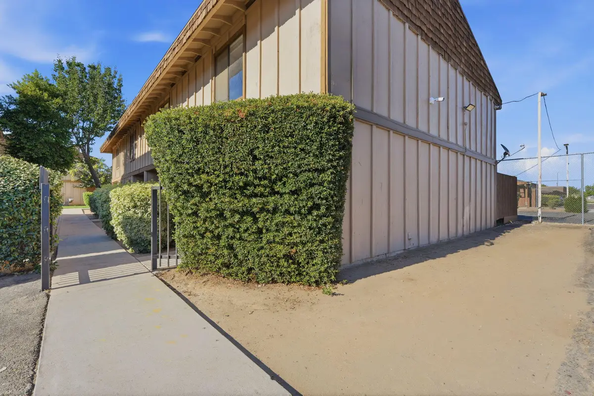 1221 N Peach Avenue #112, Fresno, CA 93727 - #1