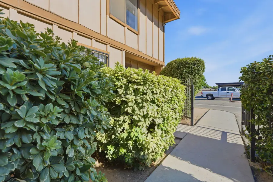 1221 N Peach Avenue #112, Fresno, CA 93727 - #2