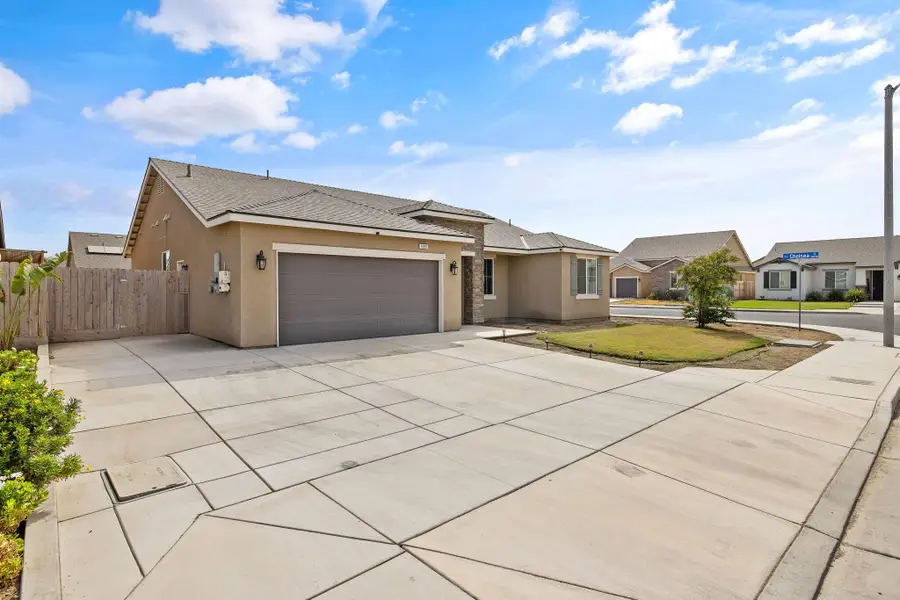 1981 Chancellor Avenue, Tulare, CA 93274 - #2