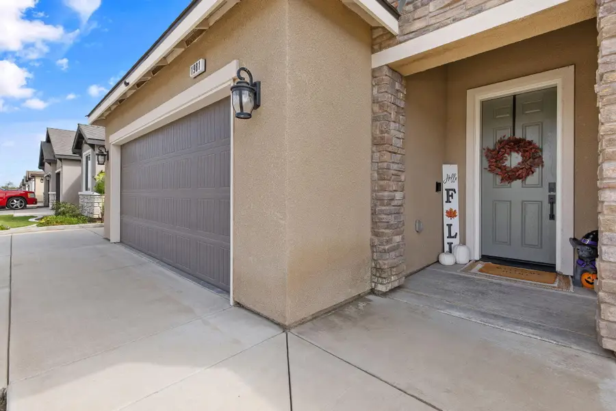 1981 Chancellor Avenue, Tulare, CA 93274 - #3