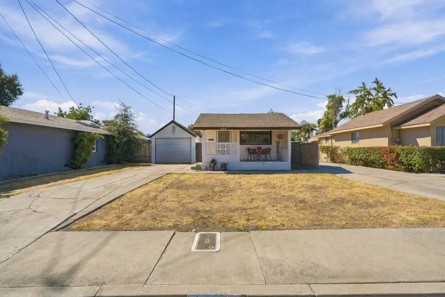 405 Neville Street, Hanford, CA 93230 - #2