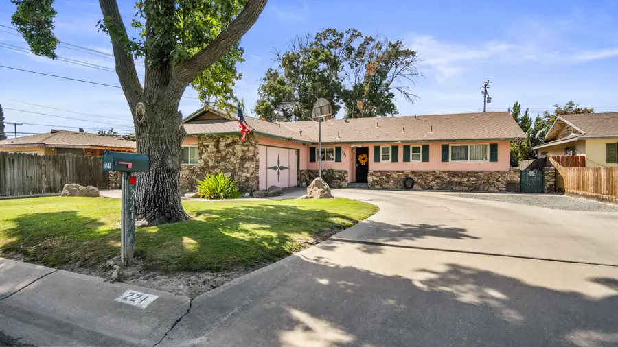 221 N Beverly Street, Porterville, CA 93257 - #3
