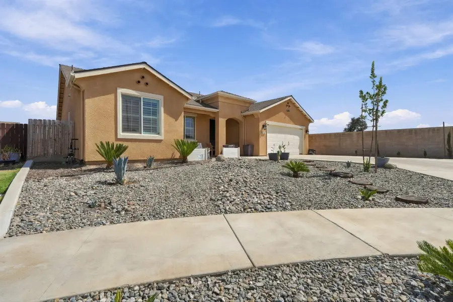 148 S Boise Court, Visalia, CA 93291 - #2