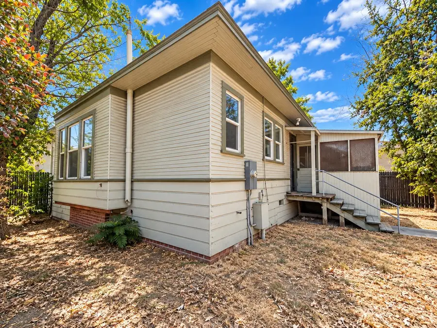 110 W Myrtle Street, Hanford, CA 93230 - #2