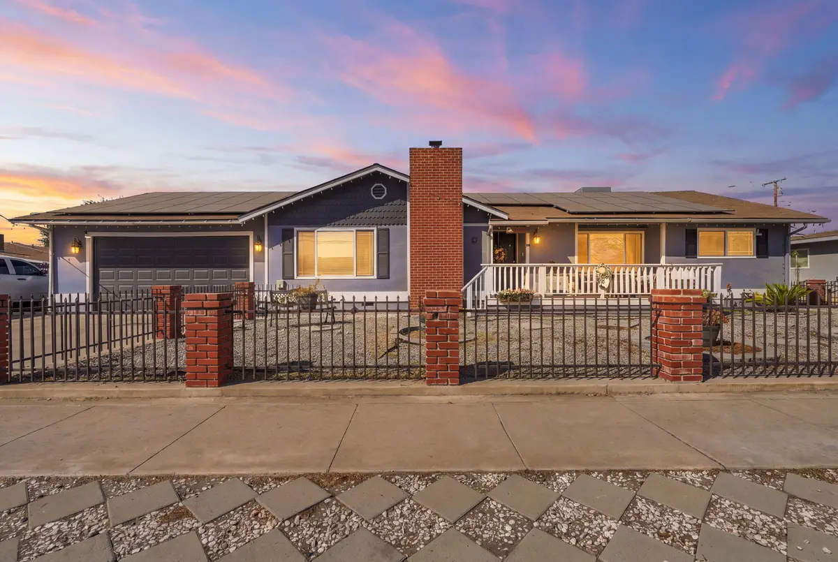 1480 E Bardsley Avenue, Tulare, CA 93274 - #1