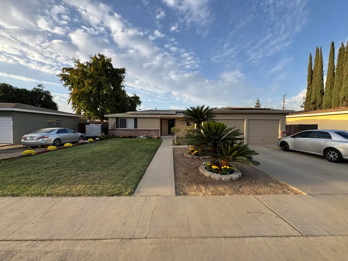 256 E Gail Avenue, Tulare, CA 93274 - #1