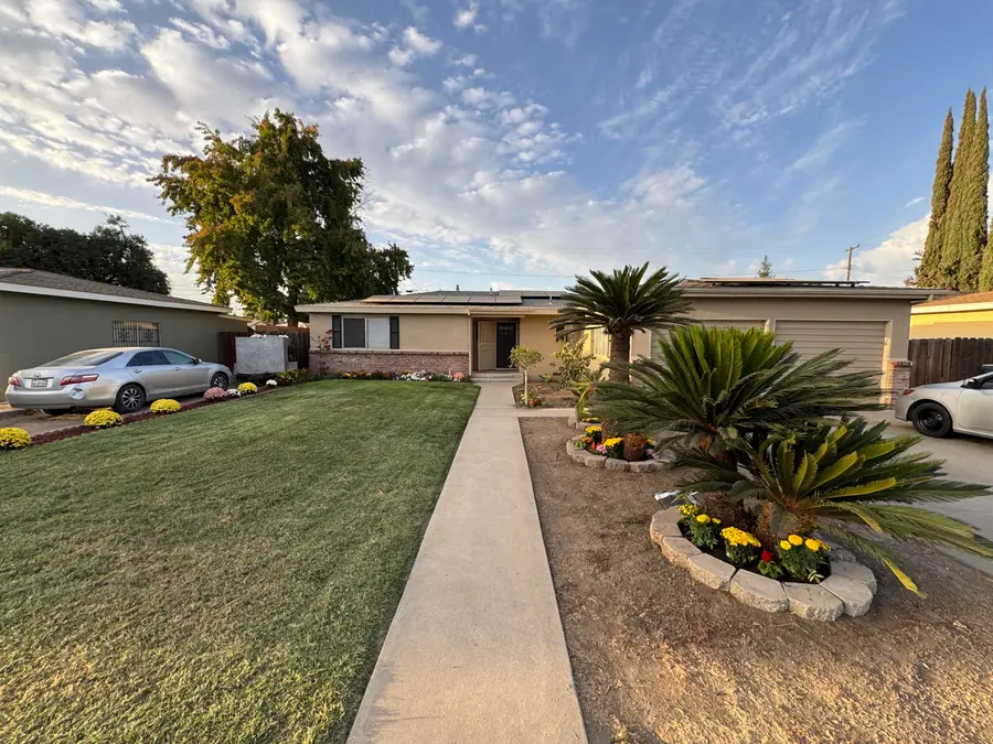 256 E Gail Avenue, Tulare, CA 93274 - #2