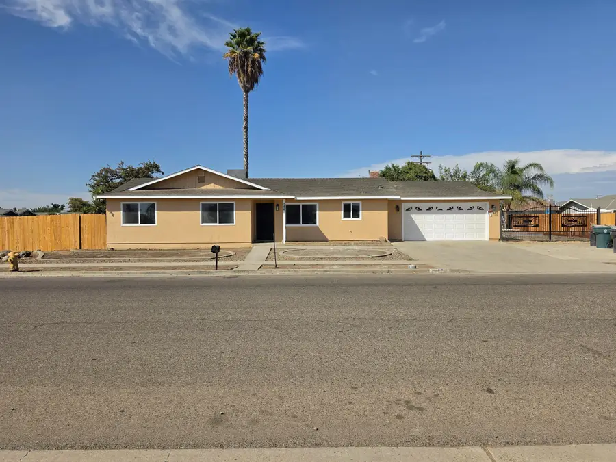 1482 E Walnut Avenue, Tulare, CA 93274 - #2