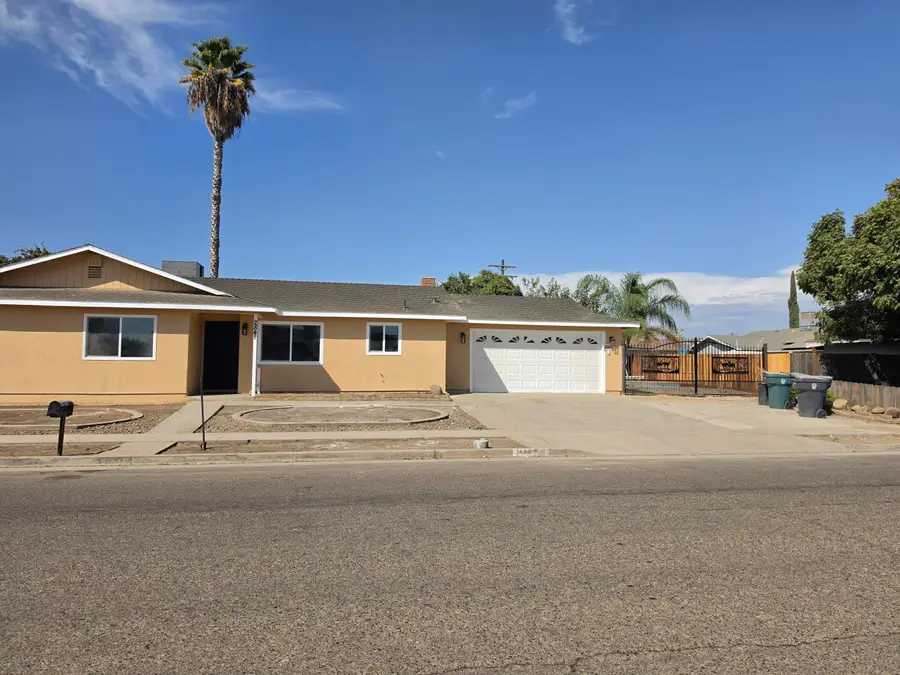 1482 E Walnut Avenue, Tulare, CA 93274 - #3