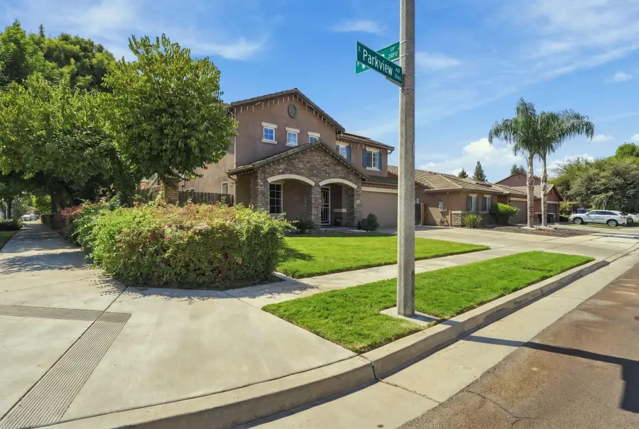 2631 E Parkview Avenue, Visalia, CA 93292 - #2