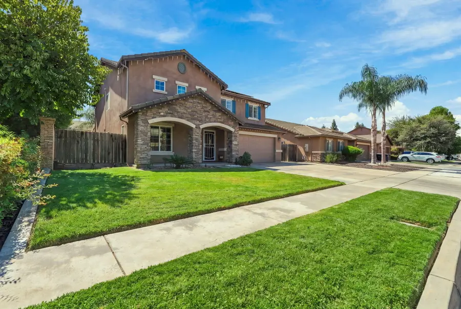 2631 E Parkview Avenue, Visalia, CA 93292 - #3
