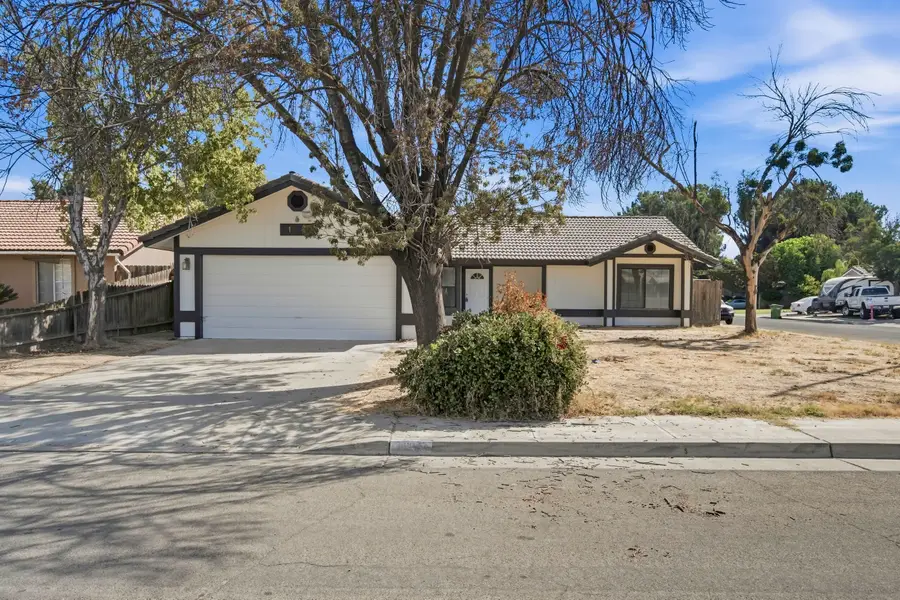 166 N Lyndsay Way, Dinuba, CA 93618 - #2