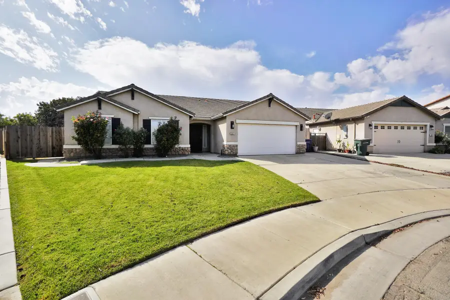 2017 W Queens Way, Hanford, CA 93230 - #2