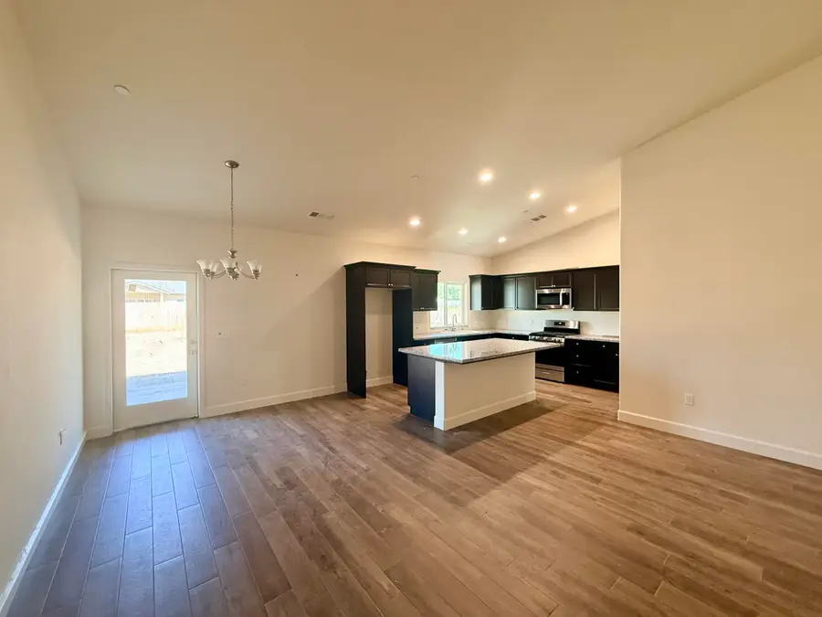 313 Windsor Street, Exeter, CA 93221 - #3
