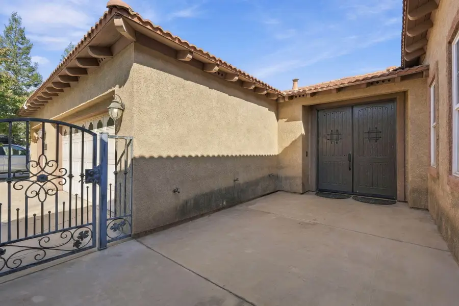 3732 E Cambridge Avenue, Visalia, CA 93292 - #3