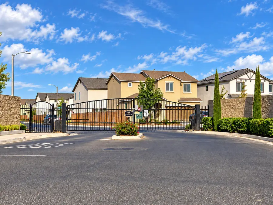 2207 S Crumal Street, Visalia, CA 93292 - #2