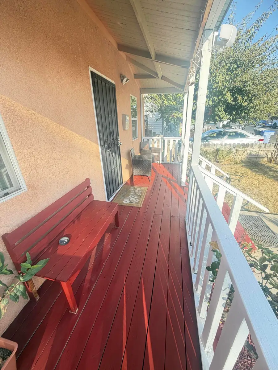 316 E 10th Street, Hanford, CA 93230 - #2