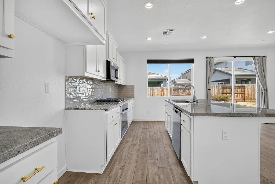2776 Sand Hls Avenue, Tulare, CA 93274 - #2