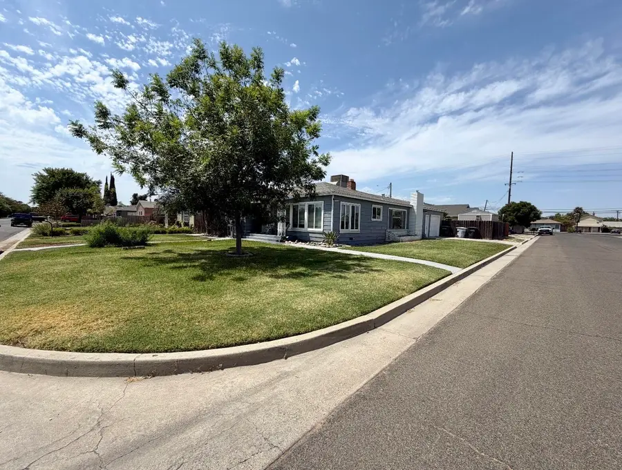 1826 Mckinley Avenue, Hanford, CA 93230 - #2